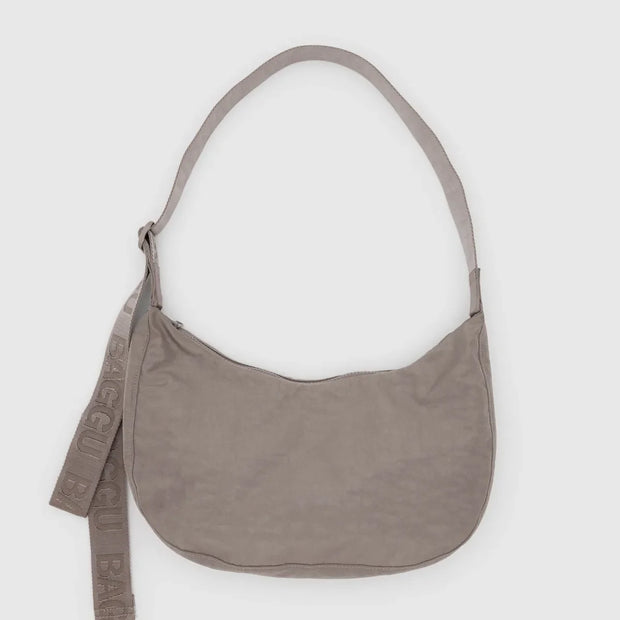 A medium Crescent Bag from BAGGU in Dove. 