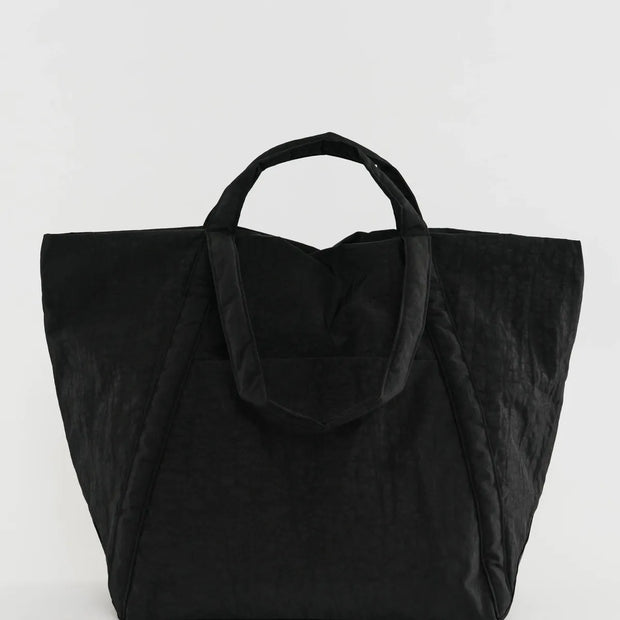 A BAGGU Travel Cloud bag in Black