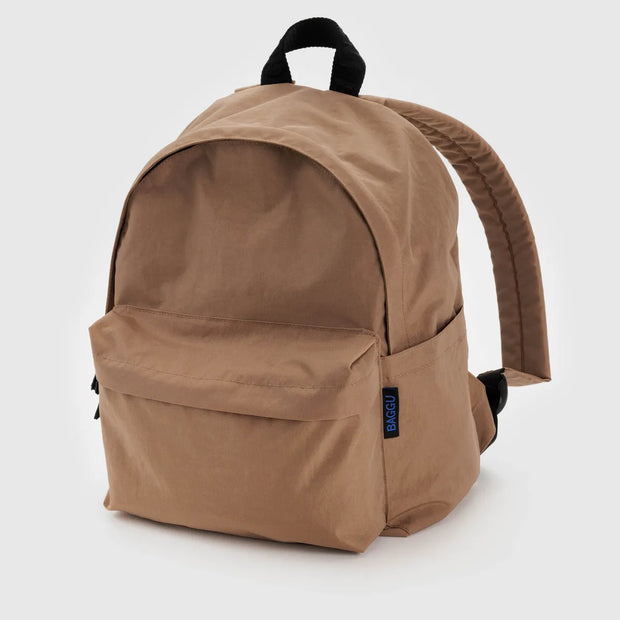 A Baggu Medium Backpack in Cocoa