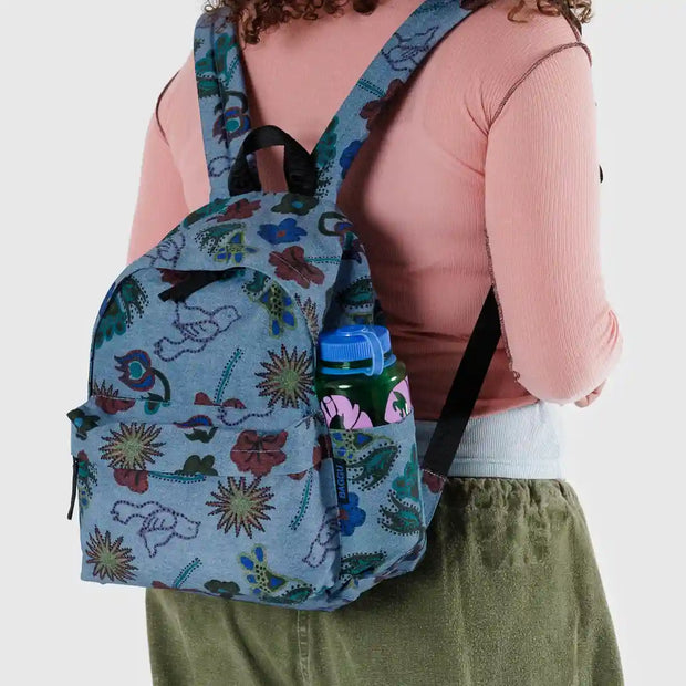 A person wearing a Baggu Medium Backpack in Digital Denim Birds on their back